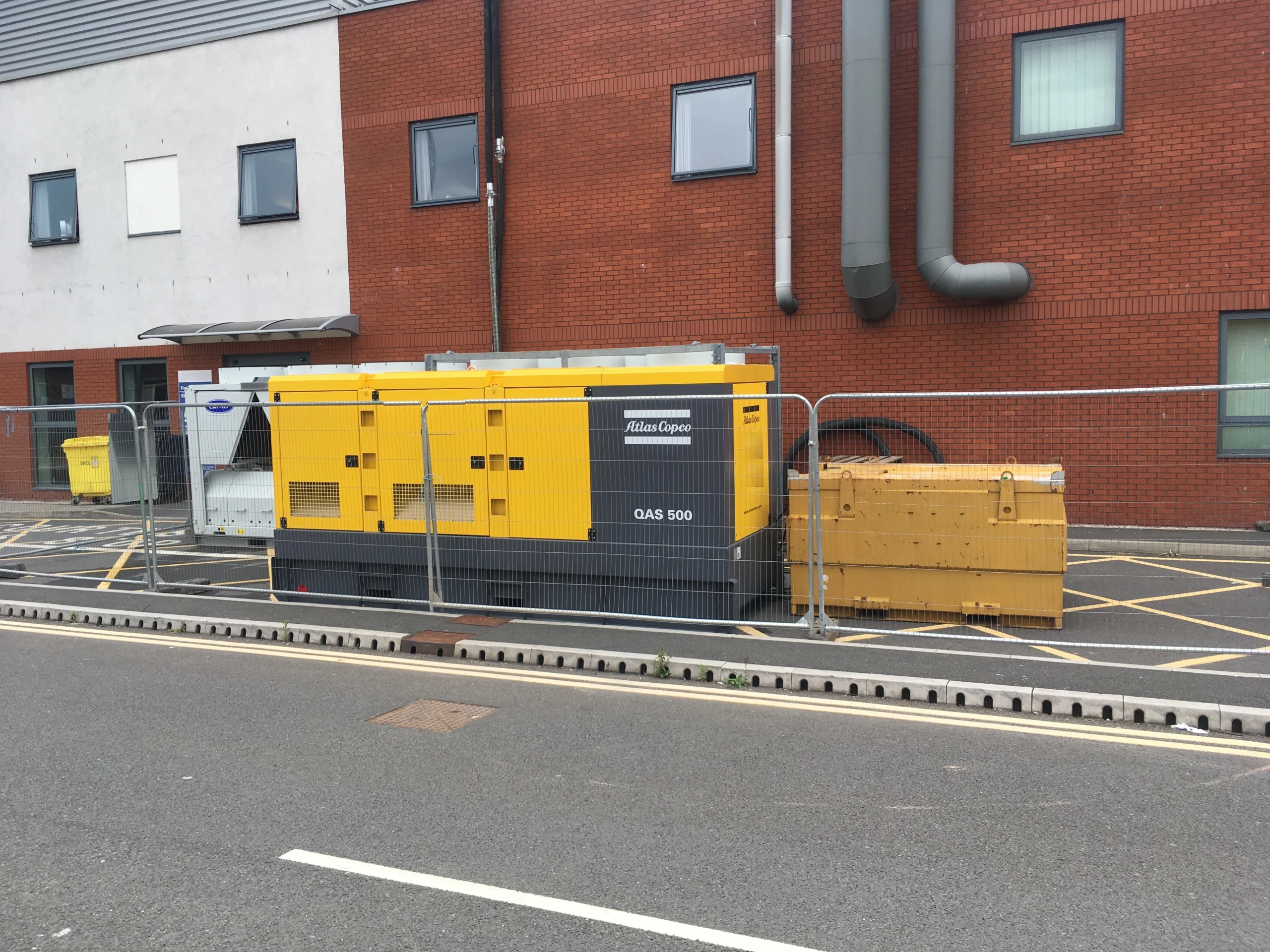 The Soulution of Case Study of 800kW Hospital Chiller with Generator